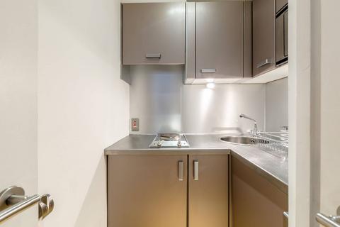 Studio to rent, Ludgate Square, City, London, EC4M