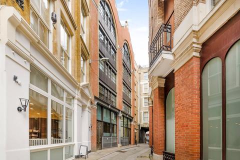 Studio to rent, Ludgate Square, City, London, EC4M