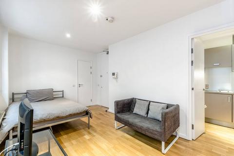 Studio to rent, Ludgate Square, City, London, EC4M