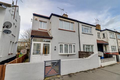 3 bedroom end of terrace house for sale, Fairfax Drive, Westcliff-On-Sea SS0