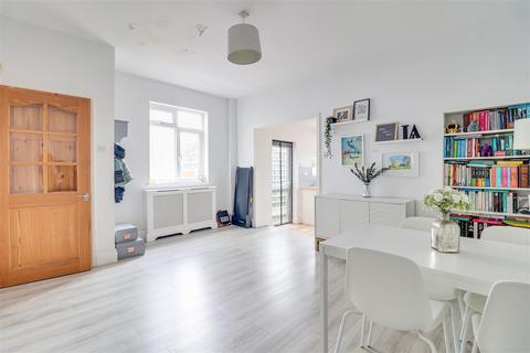 3 bedroom end of terrace house for sale, Fairfax Drive, Westcliff-On-Sea SS0