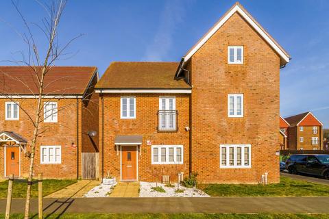 3 bedroom semi-detached house for sale, Isabella Walk, Tadworth