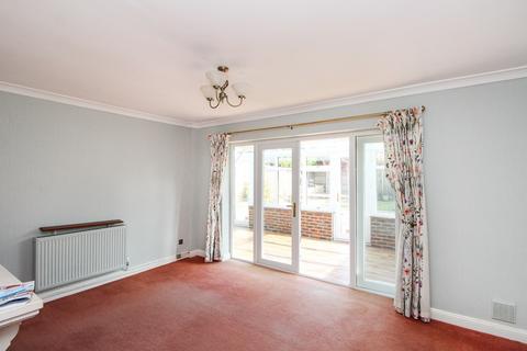 3 bedroom detached bungalow for sale, Hernbrook Drive, Horsham, West Sussex. RH13 6EW