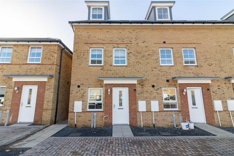 3 bedroom townhouse to rent, Lavender Way, West Meadows, Cramlington