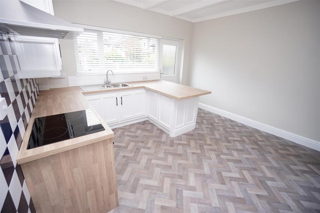 Kitchen 2.JPG