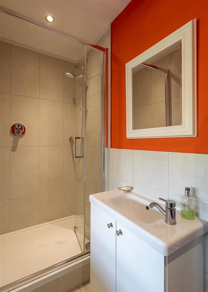En-Suite (Bed 2)