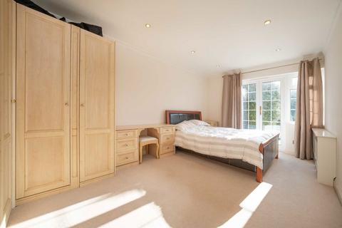 2 bedroom flat for sale, Marchwood Crescent, London W5