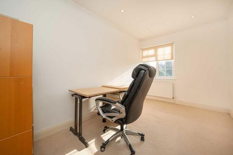 2 bedroom flat for sale, Marchwood Crescent, London W5