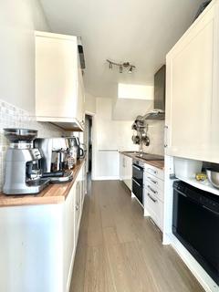 99 Belfield Road, Epsom, KT19 9TF