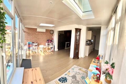 99 Belfield Road, Epsom, KT19 9TF