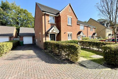 3 bedroom house to rent, Nathaniel Close, Southampton SO31