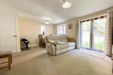 3 bedroom house to rent, Nathaniel Close, Southampton SO31