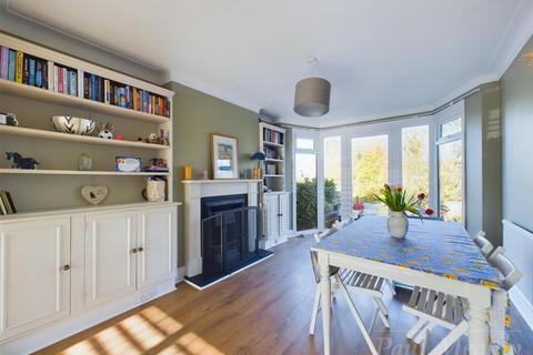 25 Derwent Drive, Purley, CR8 1ER