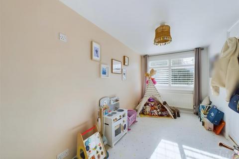 25 Derwent Drive, Purley, CR8 1ER