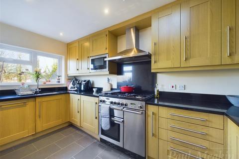 25 Derwent Drive, Purley, CR8 1ER