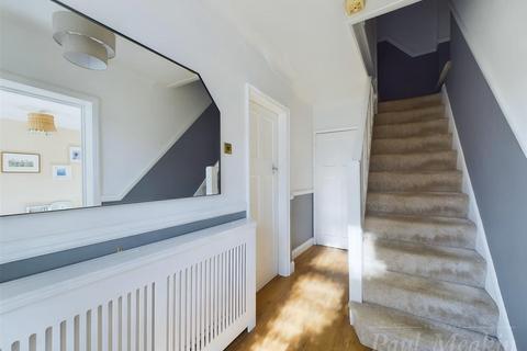 25 Derwent Drive, Purley, CR8 1ER
