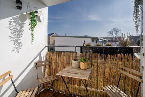 2 bedroom maisonette for sale, Fields Estate, London E8