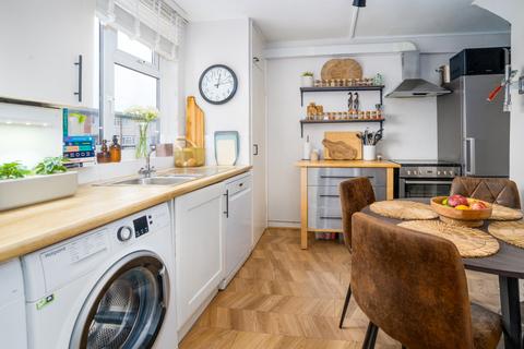 2 bedroom maisonette for sale, Fields Estate, London E8