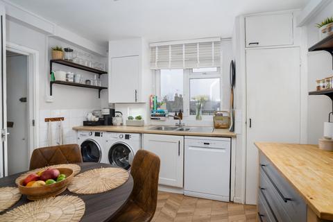 2 bedroom maisonette for sale, Fields Estate, London E8