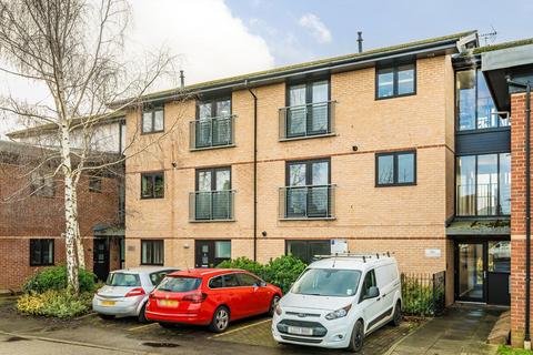 1 bedroom flat for sale, Vanquish Close, Twickenham TW2