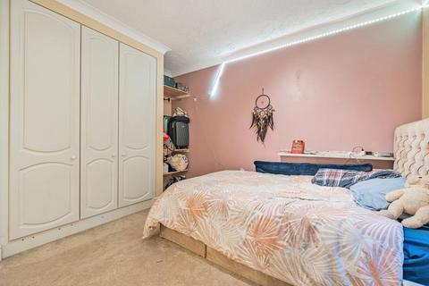 2 bedroom flat for sale, Camberley,  Surrey,  GU15