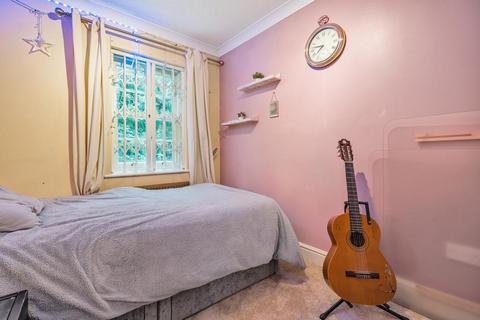 2 bedroom flat for sale, Camberley,  Surrey,  GU15