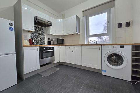 2 bedroom flat to rent, 36c West Bridgend, Dumbarton G82 4AB