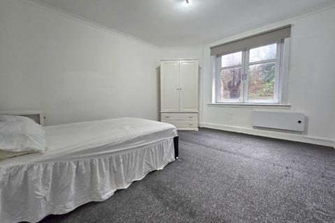 2 bedroom flat to rent, 36c West Bridgend, Dumbarton G82 4AB