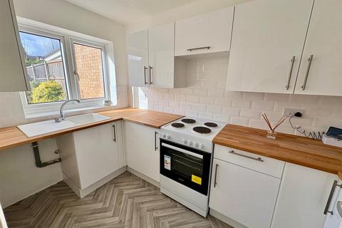 3 bedroom terraced house to rent, Landsdowne Road, Yaxley, Peterborough