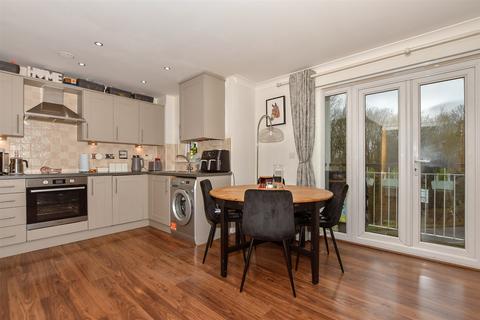 2 bedroom apartment for sale, Ingram Close, Larkfield, Aylesford, Kent