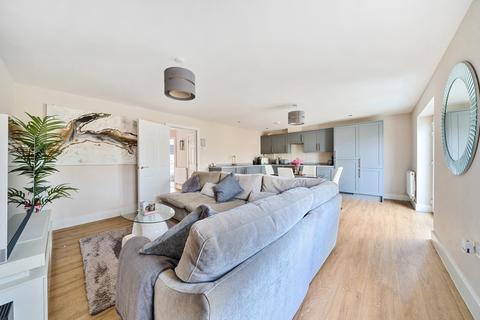 2 bedroom flat for sale, Kings Road, Haslemere, GU27