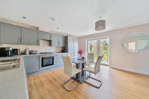 2 bedroom flat for sale, Kings Road, Haslemere, GU27