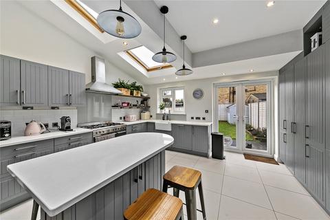 61 Priory Road, Hampton, TW12 2PG
