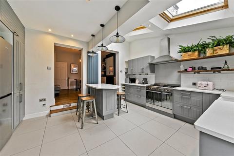 61 Priory Road, Hampton, TW12 2PG