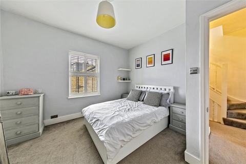 61 Priory Road, Hampton, TW12 2PG