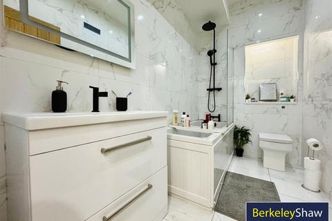 2 bedroom apartment for sale, College Avenue, Crosby, Liverpool