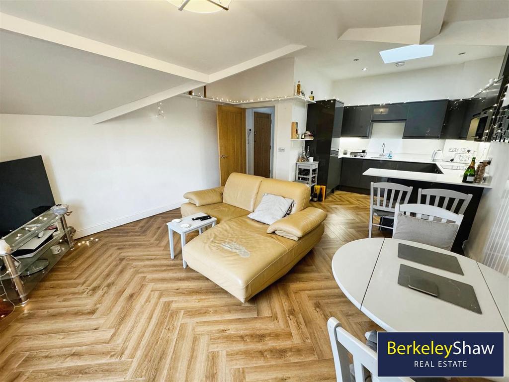 Living/dining area