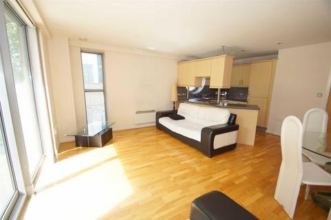 2 bedroom flat to rent, 3 Whitehall Quay