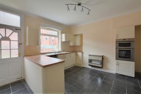 2 bedroom terraced house to rent, Hugh Street, Castleford, WF10