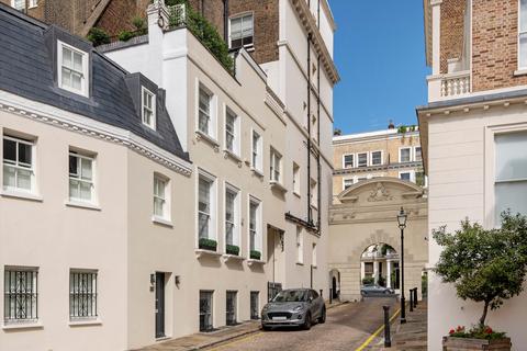 Queen's Gate Place Mews, South Kensington SW7