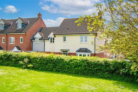 4 bedroom link detached house to rent, Canal Lane, Deanshanger, Milton Keynes