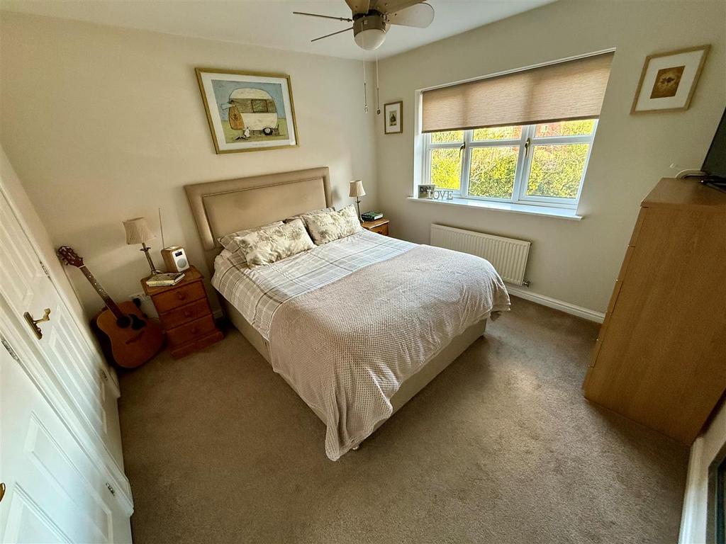 DHR96 Bed1.jpg