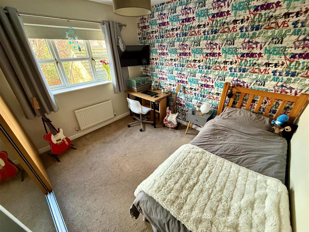 DHR96 Bed2.jpg