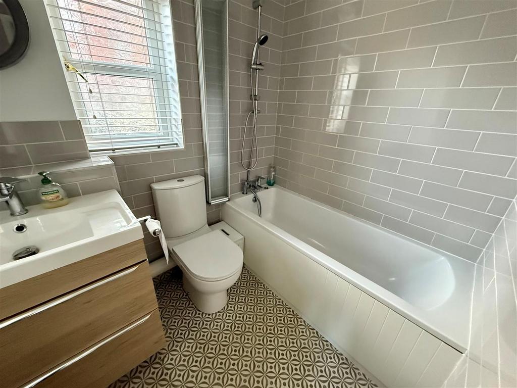 DHR96 Bathroom.jpg