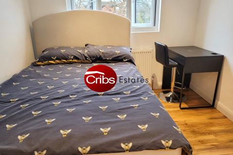 5 bedroom house share to rent, Cheam, SM3