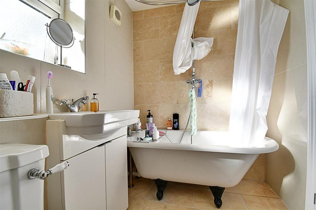 Bathroom 1.jpg