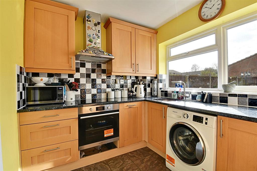 Kitchen 2.jpg