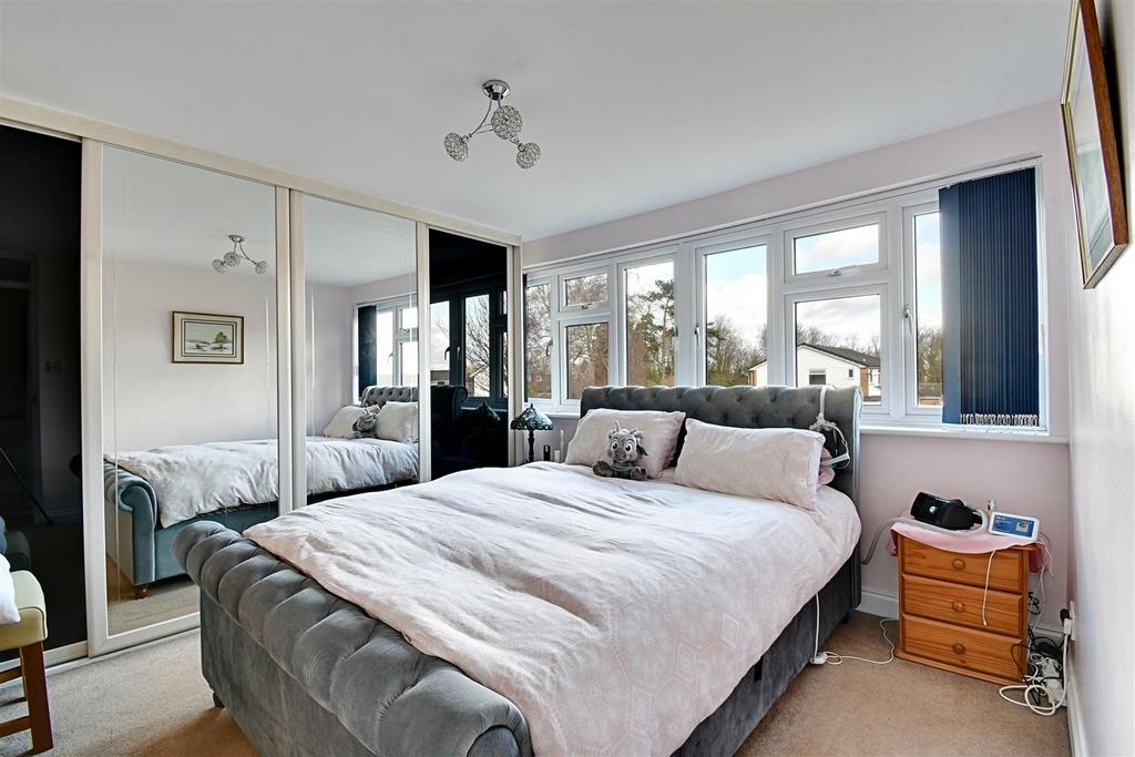 Bedroom 1 1.jpg