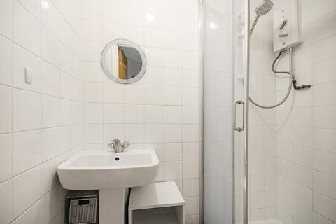 2 bedroom flat to rent, Ridley Road, Dalston, London, E8