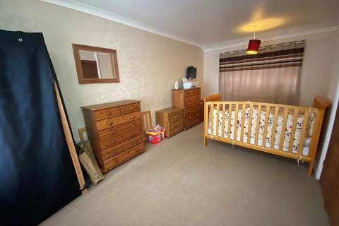 2 bedroom house to rent, Greasley Walk, Corby